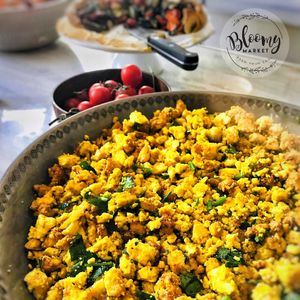 Turmeric tofu at Bloomy Market in Setubal