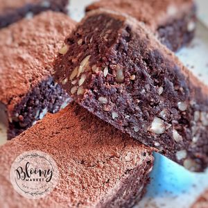 Raw brownie at Bloomy Market in Setubal