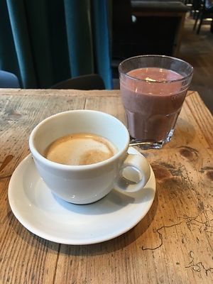 Nice coffee and vegan 🌱 smoothies. Munich prizes ;-) at Cotidiano Promenadenplatz in Munich