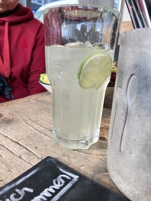 Limetten-Holunder Limonade  at Cotidiano Promenadenplatz in Munich