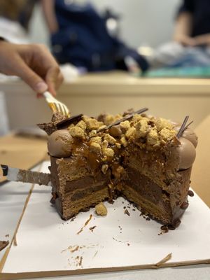 Look at that DRIP at Bien Caramélisé in Kowloon