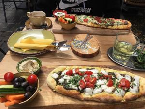 Manaish with vegan cheese and tomato at Zaytouna Cafe in Aachen