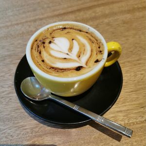 Cappuccino avec lait végétal at Hideout Cafe in Edinburgh