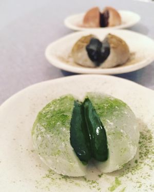 Cacao, Matcha, Houjicha chocolada Daifuku at Kotonoha in Torun