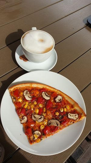 vegane Pizza und soya cappucchino at Café Natura in Stade