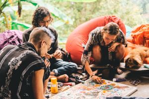 Art group session at The Botanist in Banjar