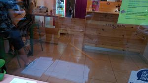 Small indoor seating at Veganashi - Gluten Free Sushi in Barcelona