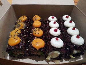 Uramakis Shiiboni i Anapera at Veganashi - Gluten Free Sushi in Barcelona