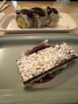 Uramaki Platacao + Chocohuete bar at Veganashi - Gluten Free Sushi in Barcelona