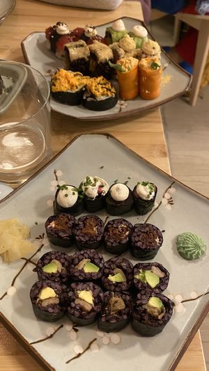 Variado para 2 (todos muy buenos en especial los nigiris y uramakis de platano/aguacate..) #Veganuary at Veganashi - Gluten Free Sushi in Barcelona