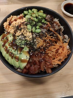 Poke bowl with brown rice at Veganashi - Gluten Free Sushi in Barcelona