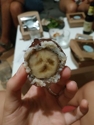 Roll de banana, crema de cacahuete y chocolate at Veganashi - Gluten Free Sushi in Barcelona