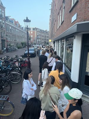 Queue to the shop  at Massimo Gelato - Hanzenstraat in Amsterdam