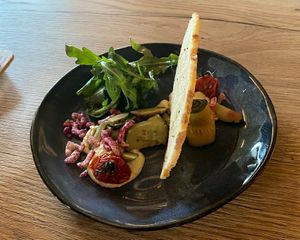Starter with avocado, humus, grilled tomatoes at De Budde in Nijverdal