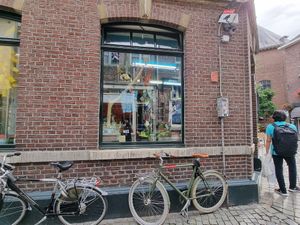 I didnt find it, but apparently the entrance is on the corner .... it didnt look like an eatery to me at Cato by Cato in Maastricht