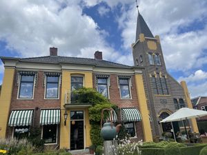shop and museum located in a former church  at De Theefabriek in Houwerzijl