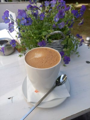 Vegane heiße Schokolade mit Hafermilch at tigertörtchen in Berlin