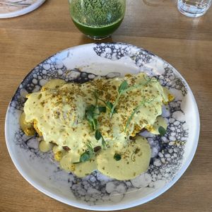 Vegan eggs Benedict  at Pequeno Café e Bistrô - Arroios in Lisbon