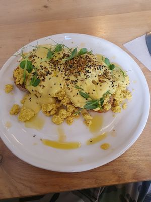 benedict egg at Pequeno Café e Bistrô - Arroios in Lisbon