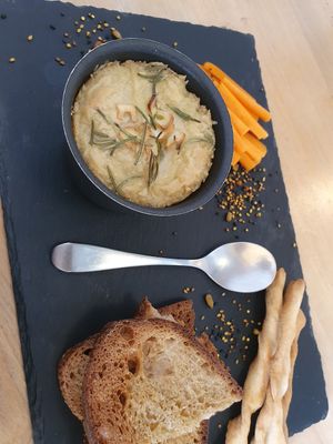 vegan camembert at Pequeno Café e Bistrô - Arroios in Lisbon