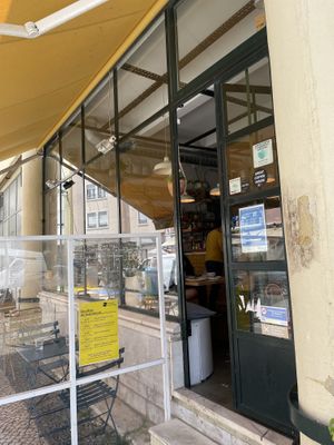 Afuera  at Pequeno Café e Bistrô - Arroios in Lisbon