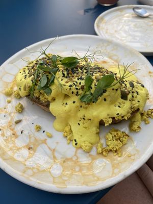 Toast Benedict  at Pequeno Café e Bistrô - Arroios in Lisbon