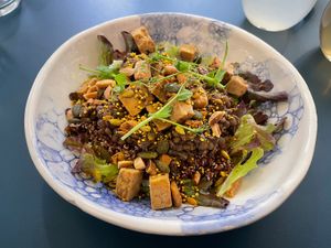 Bowl do dia (quinoa, feijão, tempeh )  at Pequeno Café e Bistrô - Arroios in Lisbon