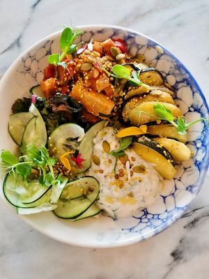 potato and zucchini gratin, tempeh sauté and tzatziki at Pequeno Café e Bistrô - Arroios in Lisbon