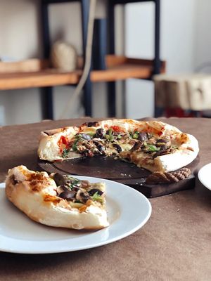 Andina Napolitana: champigñon, puerro y aceitunas negras at Nómada in Buenos Aires