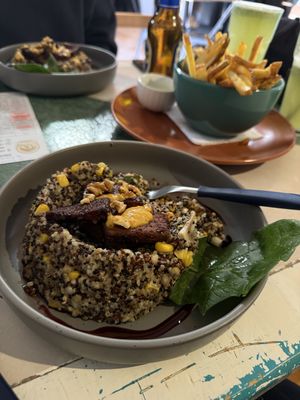 Muy rico todo, excelente. Mi papá no es vegano y le encantó. Las porciones super abundantes. Pedí el tofu marinado con quinoto de champiñones. Recomendadisimo!   at Estrella Negra in San Pedro De Atacama