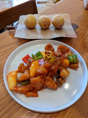 Coo lao meat (sweet and sour) at Vegegood 素来很好 in Shanghai