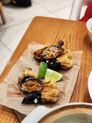 Deep fried enoki mushrooms with tofu skin wrapped in seaweed at Vegegood 素来很好 in Shanghai