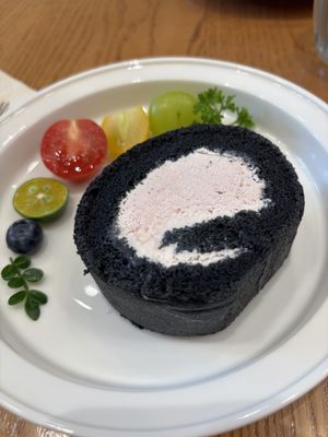 Swiss roll with rasberry  at Vegegood 素来很好 in Shanghai