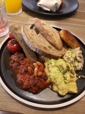 Vegan breakfast at 17 Grams in Brighton