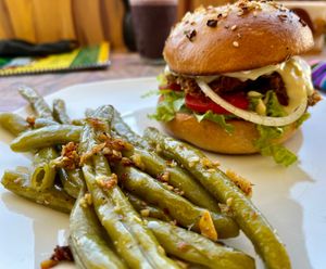 garlic green beans and chicken and cheese burger at Salud Para Vida in San Pedro La Laguna