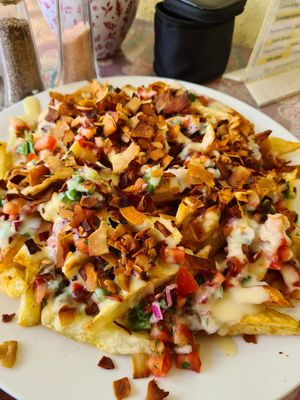 Bacin loaded fries at Salud Para Vida in San Pedro La Laguna