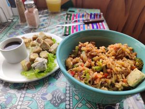 Tofu and fried rice at Salud Para Vida in San Pedro La Laguna