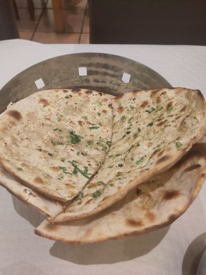Vegan garlic roti at Azafran in Alicante