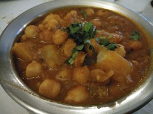 Curry de garbanzos con patatas at Azafran in Alicante