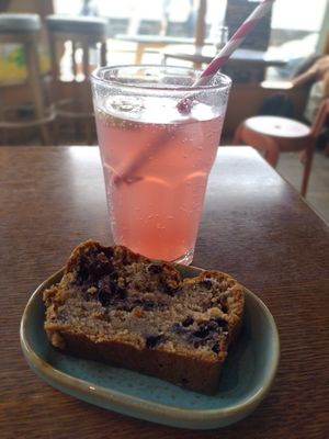 Vegan blueberry banana bread, and grenadine diablo at Couleur Café in Saint-malo