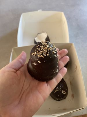 They have two different kind. The only difference is the coconut on the top. at Nicolai's Bageri in Koege