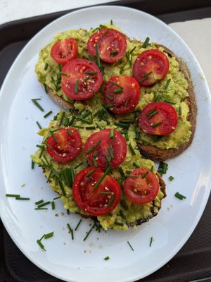 Avocado-Tomaten-Brot at Café am Kloster in Reichenau