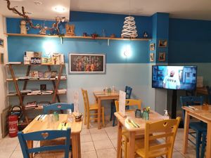 Inside at C'est Bon Salades Maison in Marseille