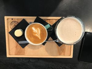 chai latte, flat white y alfajor  at Coffing in Pamplona