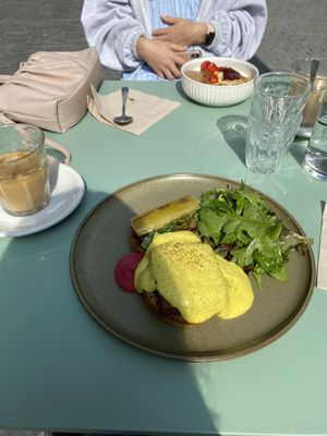 the vegan frankie (beetroot puree, hollandaise sauce, leek, potatoes)  at Frank. in Brussels