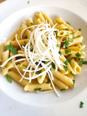 Pasta nachdem ich den veg. Käse darüber gestreut habe at Porto Rino in Crete