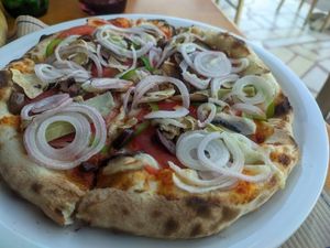 Pizza vegetarian S with vegan cheese at Porto Rino in Crete