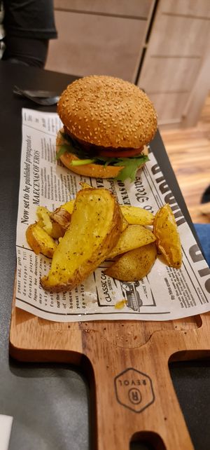 Hamburguesa de pollo at Street & Soul in Toledo