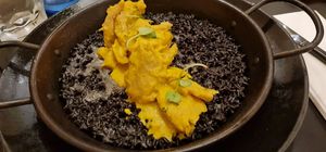 Arroz negro con pollo thai at Street & Soul in Toledo