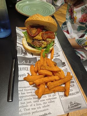 Hamburguesa trufada at Street & Soul in Toledo